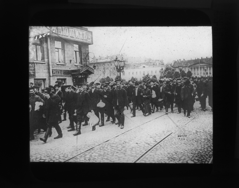 Scranton 8 russian reversits accompanied by wives, fathers and sons marching to join russian troops